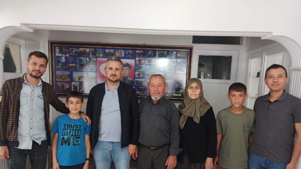 Şehit Emin KARAPINAR'ın ailesini ziyaret ettik.